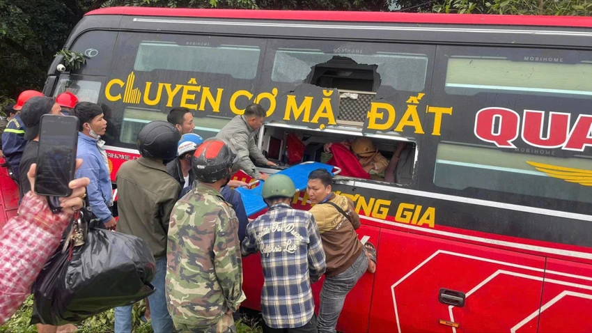 10 người bị thương