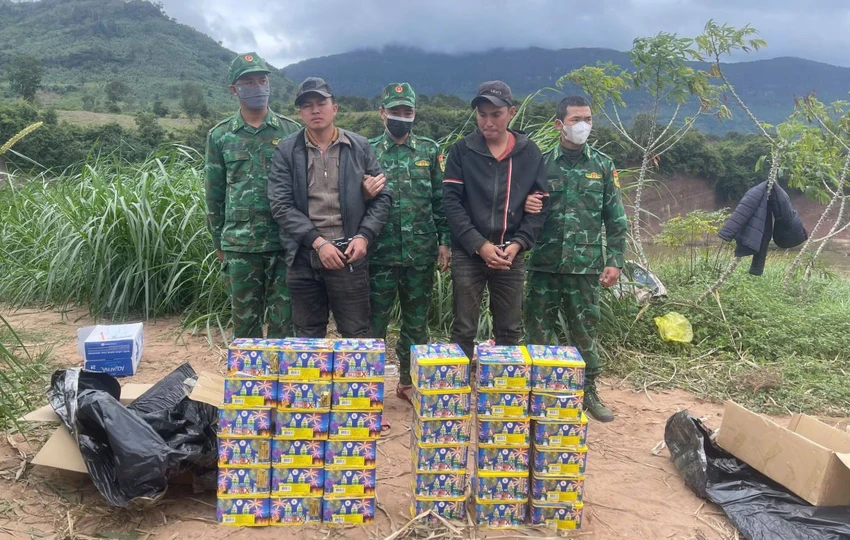 2 hộp màu đen