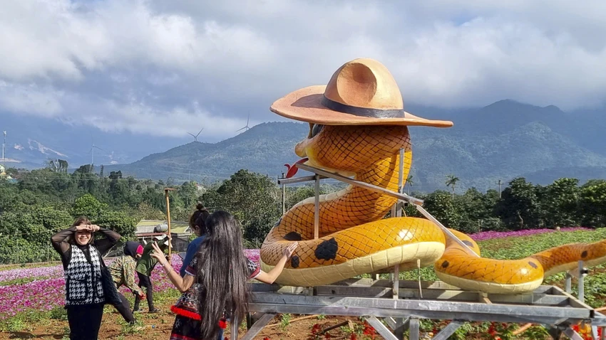 can-canh-nhan-sac-linh-vat-ran-cua-nghe-nhan-o-quang-tri (12).jpg