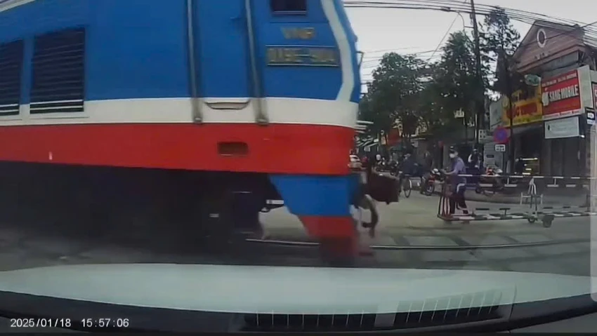 Gác chắn chưa kéo hết
