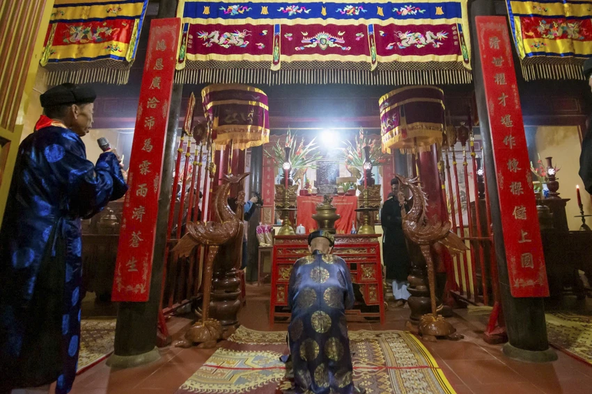 xem-nam-thanh-nu-tu-xu-hue-len-soi-vat-dau-nam (2).jpg