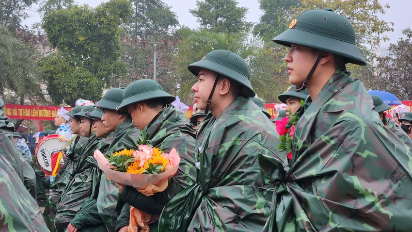 quang-tri-doi-mua-tien-1-000-thanh-nien-len-duong-ngap (19).jpg