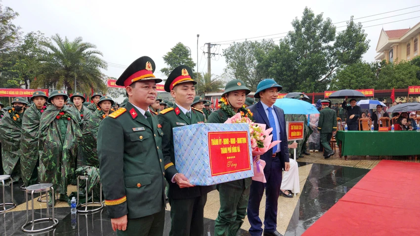 quang-tri-doi-mua-tien-1-000-thanh-nien-len-duong-ngap (9).jpg