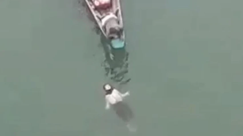 cô gái 16 tuổi