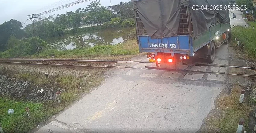 cố tình vượt đường ngang
