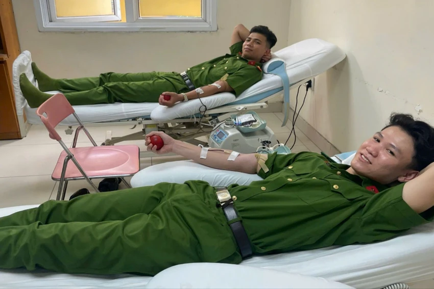 chiến sĩ Cảnh sát cơ động hiến máu, cứu bệnh nhân ung thư máu qua cơn nguy kịch