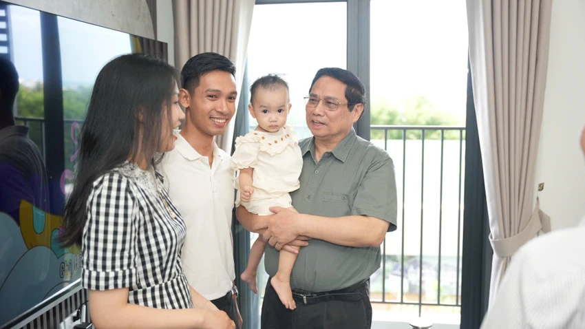 thu-tuong-pham-minh-chinh-tham-cay-cau-moi-qua-song-huong-va-du-an-nha-o-xa-hoi-tai-hue-1.jpg