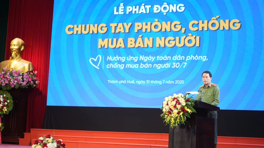 pho-thu-tuong-thuong-truc-moi-nguoi-dan-phai-la-la-chan-thep-trong-phong-chong-mua-ban-nguoi (2).jpg