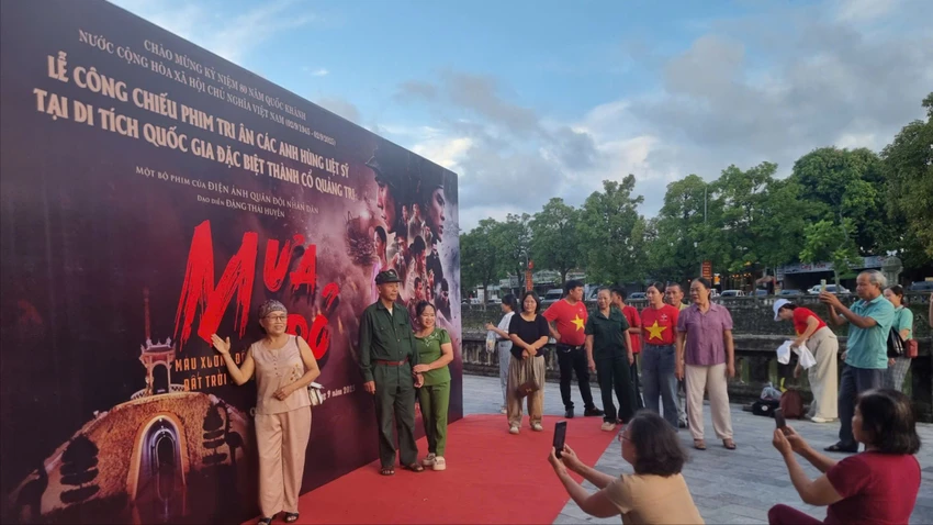 phim mưa đỏ