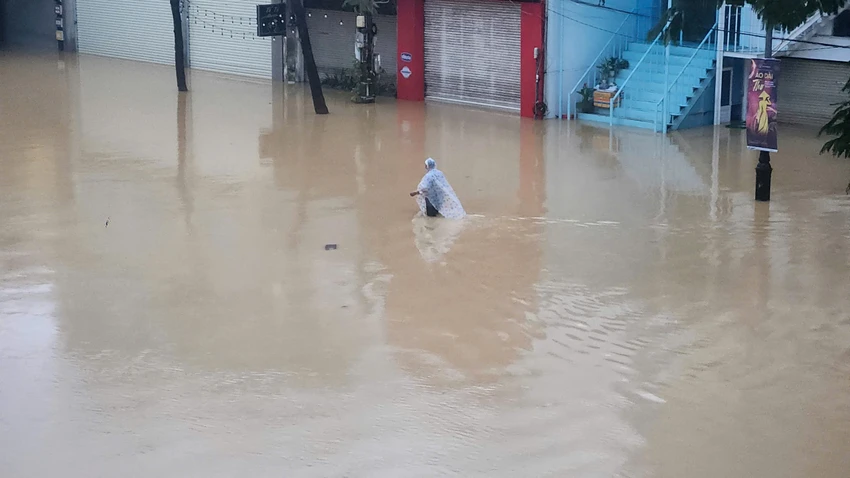 song-huong-van-tren-bao-dong-3-lu-xuong-rat-cham.jpg