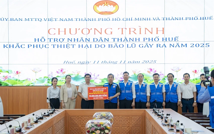 tp-hcm-ho-tro-nhan-dan-tp-hue-20-ti-dong-khac-phuc-hau-qua-bao-lu (1).jpg