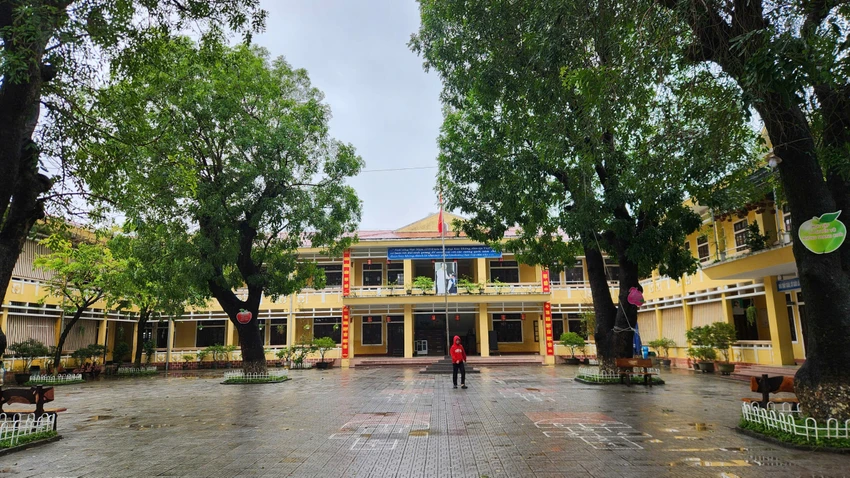 nhieu-em-hoc-sinh-tieu-hoc-o-hue-non-oi-trong-gio-an-ban-tru.jpg