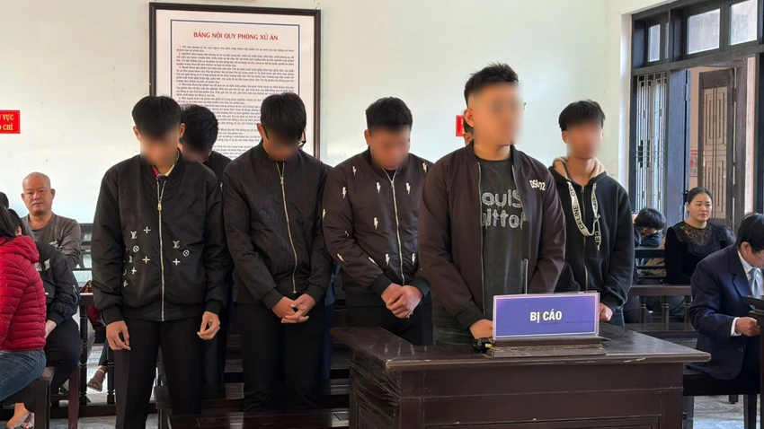 bi-hai-rut-khang-cao-nhom-thieu-nien-o-hue-duoc-huong-an-treo-de-tiep-tuc-den-truong.jpg