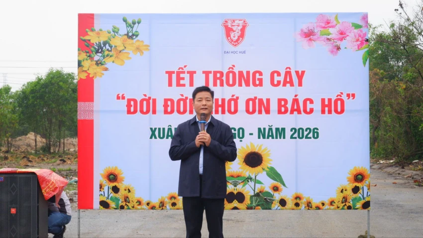 500-sinh-vien-dai-hoc-hue-tham-gia-tet-trong-cay-xuan-binh-ngo (5).jpg