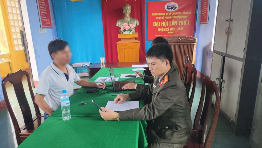 ike-share-cac-trang-phan-dong-45-nguoi-o-hue-bi-moi-lam-viec.jfif