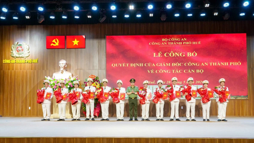 cong-an-tp-hue-dieu-dong-bo-nhiem-12-lanh-dao-chi-huy-cap-phong.jfif