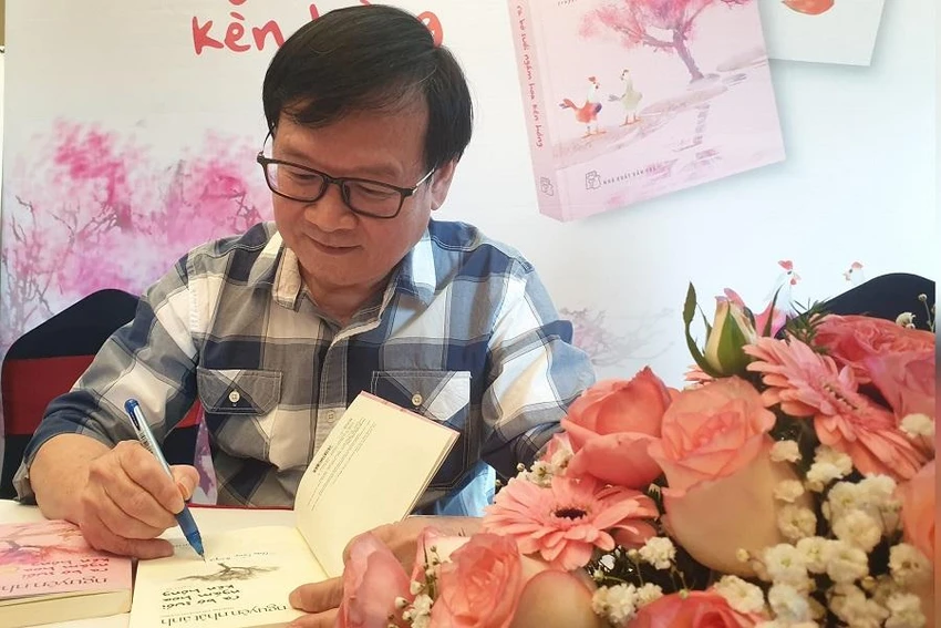 Sách có chữ ký của nhà văn Nguyễn Nhật Ánh, Nguyễn Ngọc Tư... sẽ được giới thiệu với số lượng có hạn nhân Ngày sách Việt Nam. Ảnh: VĂN HÀ.