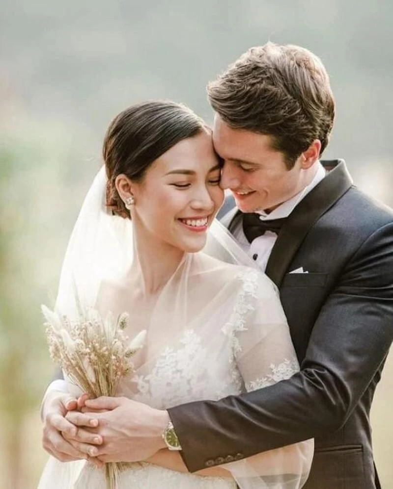 Hoàng Oanh và chồng Tây xác nhận ly hôn sau hai năm gắn bó. Ảnh: FBNV. Hoàng Oanh và chồng Tây xác nhận ly hôn sau hai năm gắn bó. Ảnh: FBNV.