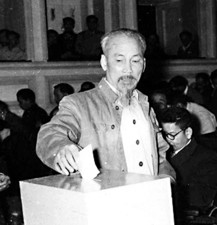 Năm 1946, tại kỳ họp thứ nhất Quốc hội khóa I, Người được bầu làm Chủ tịch nước Việt Nam Dân chủ Cộng hòa. Năm 1946, tại kỳ họp thứ nhất Quốc hội khóa I, Người được bầu làm Chủ tịch nước Việt Nam Dân chủ Cộng hòa.