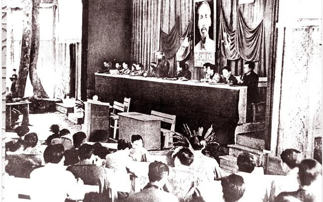 Năm 1951, tại Đại hội lần thứ II của Đảng, Người được bầu làm Chủ tịch Ban Chấp hành Trung ương Đảng. Năm 1951, tại Đại hội lần thứ II của Đảng, Người được bầu làm Chủ tịch Ban Chấp hành Trung ương Đảng.