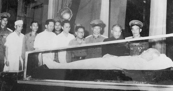 Ngày 2-9-1969, Chủ tịch Hồ Chí Minh qua đời trong sự tiếc nuối của dân tộc Việt Nam và Nhân dân thế giới. Ngày 2-9-1969, Chủ tịch Hồ Chí Minh qua đời trong sự tiếc nuối của dân tộc Việt Nam và Nhân dân thế giới.
