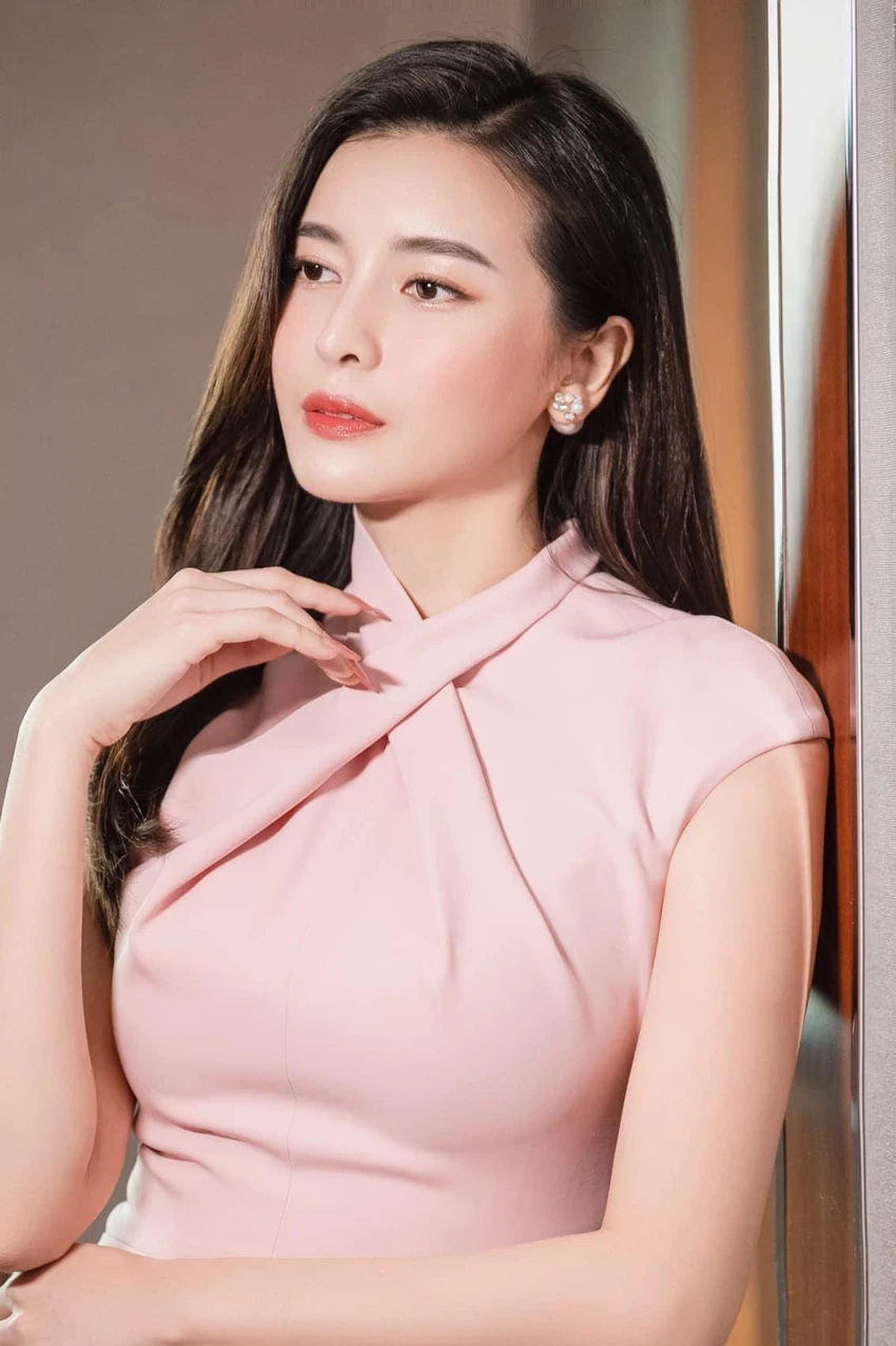 Nữ diễn viên khẳng định đoạn clip đã bị cắt ghép gây hiểu nhầm và gửi xin lỗi đến khán giả. Đồng thời xin rút kinh nghiêm sâu sắc. Ảnh: FBNV. Nữ diễn viên khẳng định đoạn clip đã bị cắt ghép gây hiểu nhầm và gửi xin lỗi đến khán giả. Đồng thời xin rút kinh nghiêm sâu sắc. Ảnh: FBNV.