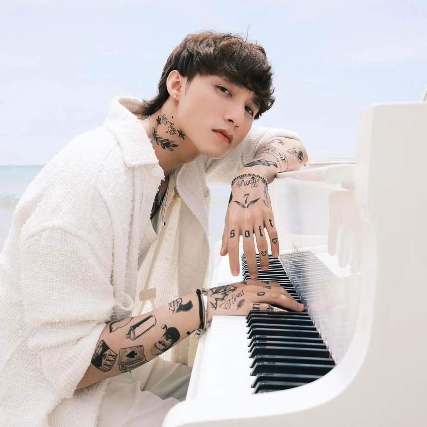 Tạo hình của Sơn Tùng trong phiên bản mới của There’s no one at all. Ảnh: M-TP. Tạo hình của Sơn Tùng trong phiên bản mới của There’s no one at all. Ảnh: M-TP.