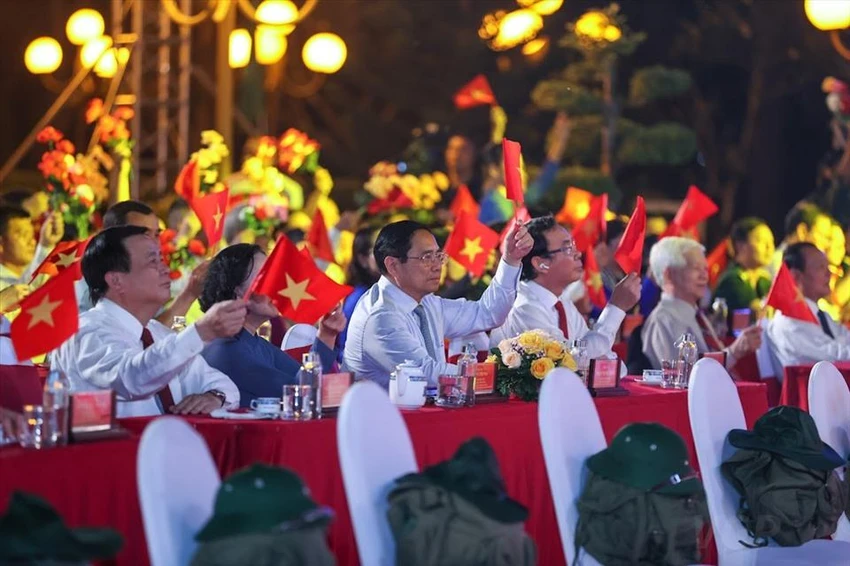 Thủ tướng Phạm Minh Chính cùng các lãnh đạo Đảng, các đại biểu dự chương trình tại đầu cầu TP.HCM. Ảnh: H.K Thủ tướng Phạm Minh Chính cùng các lãnh đạo Đảng, các đại biểu dự chương trình tại đầu cầu TP.HCM. Ảnh: H.K