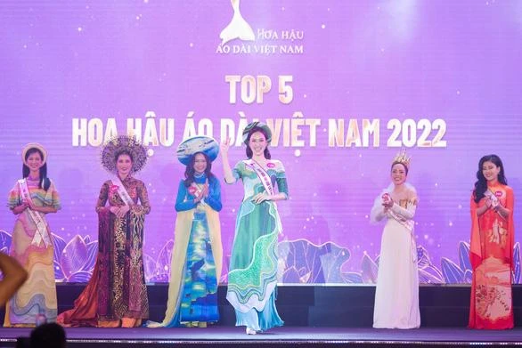 Công bố tốp 5 thí sinh bước vào phần thi ứng xử. Ảnh: BTC. Công bố tốp 5 thí sinh bước vào phần thi ứng xử. Ảnh: BTC.