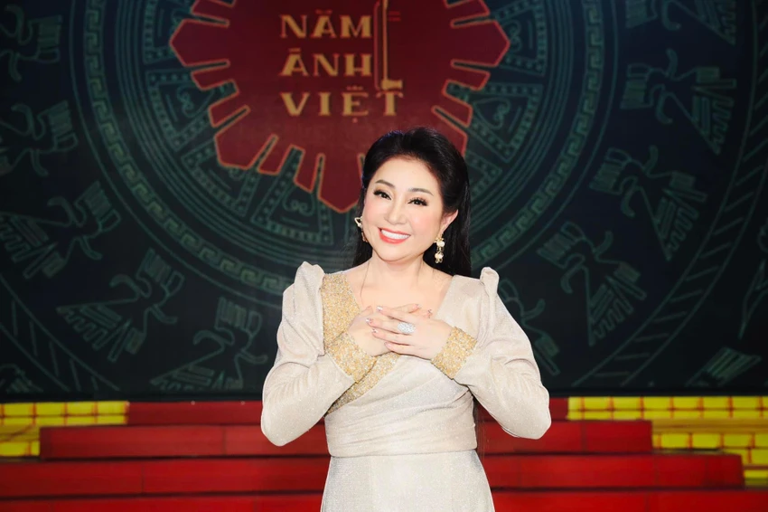 NSƯT Thoại Mỹ cho biết dù buồn khi không tên trong danh sách xét duyệt NSND nhưng chị không thấy hổ thẹn với bản thân. Ảnh: FBNV. NSƯT Thoại Mỹ cho biết dù buồn khi không tên trong danh sách xét duyệt NSND nhưng chị không thấy hổ thẹn với bản thân. Ảnh: FBNV.