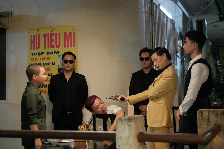 Một phân cảnh đối đầu giữa Việt Hương và Thái Hòa trong "Xóm chùa". Ảnh: ĐPCC. Một phân cảnh đối đầu giữa Việt Hương và Thái Hòa trong "Xóm chùa". Ảnh: ĐPCC.