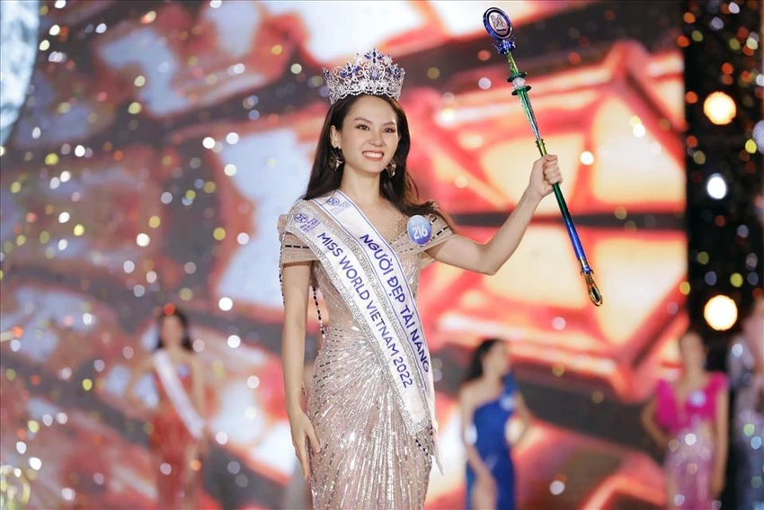 Nhiều người cho rằng điều Mai Phương cần rèn luyện phong thái để có thể làm mình nổi bật giữa dàn người đẹp đến từ khắp nơi trên thế giới. Bên cạnh đó, cô cần có một dự án nhân ái đủ sức lan tỏa.