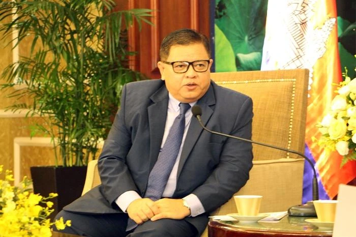 Quốc vụ khanh Long Ponnasirivath. Quốc vụ khanh Long Ponnasirivath.