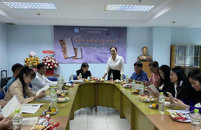 Tọa đàm "Chín nhánh da vàng trong dòng chảy thơ trẻ" tại TP.HCM. Ảnh: BTC Tọa đàm "Chín nhánh da vàng trong dòng chảy thơ trẻ" tại TP.HCM. Ảnh: BTC