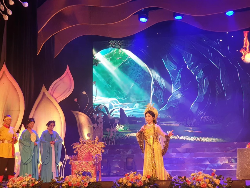 Thí sinh Lê Thị Hà Như (Nhà hát Cải lương Trần Hữu Trang) đoạt huy chương vàng ở hạng mục đào độc (lẳng). Ảnh: HÀ NGUYỄN Thí sinh Lê Thị Hà Như (Nhà hát Cải lương Trần Hữu Trang) đoạt huy chương vàng ở hạng mục đào độc (lẳng). Ảnh: HÀ NGUYỄN