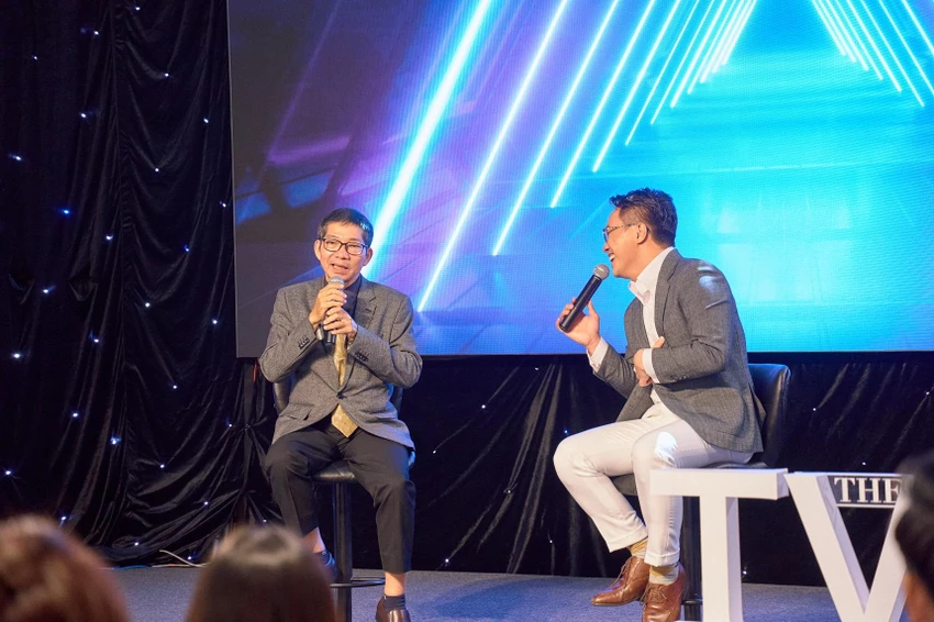 Nhà báo, Voice Artist Đông Quân cùng chia sẻ với các thí sinh về cách luyện tập để có một giọng nói chuẩn, đẹp. Ảnh: BTC