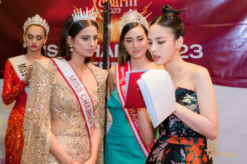Quỳnh Nga đảm nhận vai trò MC ở sự kiện tầm cỡ quốc tế. Ảnh: FBNV Quỳnh Nga đảm nhận vai trò MC ở sự kiện tầm cỡ quốc tế. Ảnh: FBNV