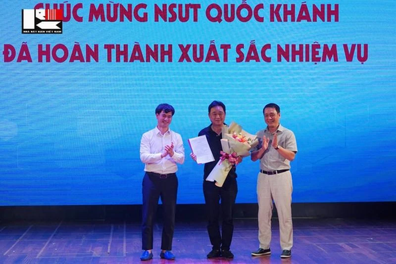 NSƯT Quốc Khánh đã nhận quyết định nghỉ hưu. Ảnh: Nhà hát Kịch Việt Nam. NSƯT Quốc Khánh đã nhận quyết định nghỉ hưu. Ảnh: Nhà hát Kịch Việt Nam.