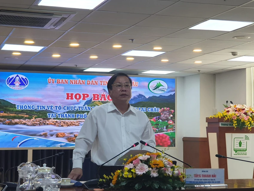 Ông Tống Phước Hải, Phó chủ tịch thường trực Ủy ban nhân dân tỉnh Lai Châu chia sẻ tại họp báo. Ảnh: HÀ NGUYỄN