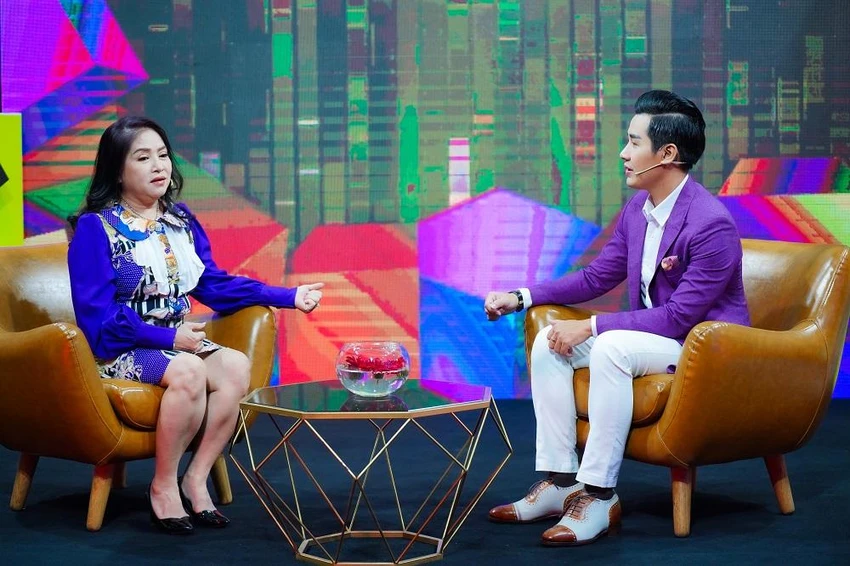 NSƯT Phượng Hằng và MC Nguyên Khang trong Khoảnh khắc rực rỡ. Ảnh: NSX NSƯT Phượng Hằng và MC Nguyên Khang trong Khoảnh khắc rực rỡ. Ảnh: NSX