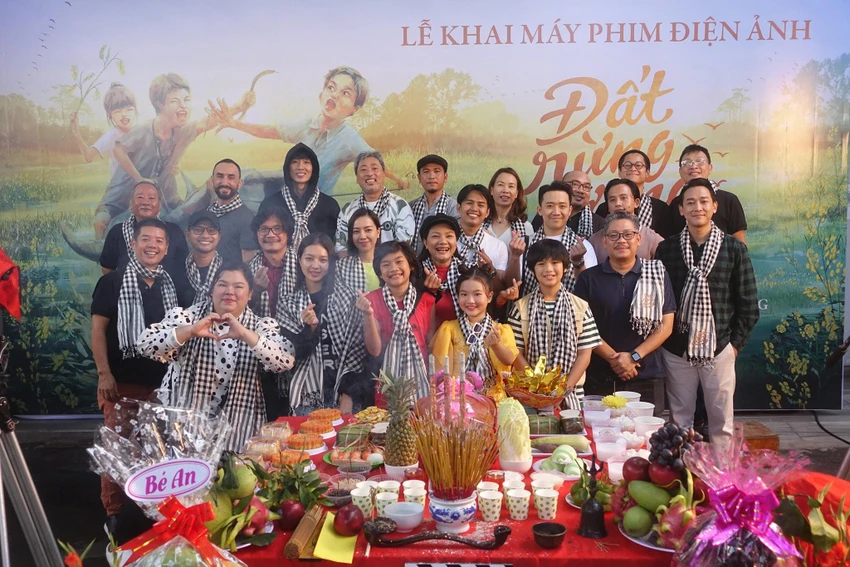 Các diễn viên của phim, thiếu Tiến Luật và Hồng Ánh. Ảnh: FBNV Các diễn viên của phim, thiếu Tiến Luật và Hồng Ánh. Ảnh: FBNV