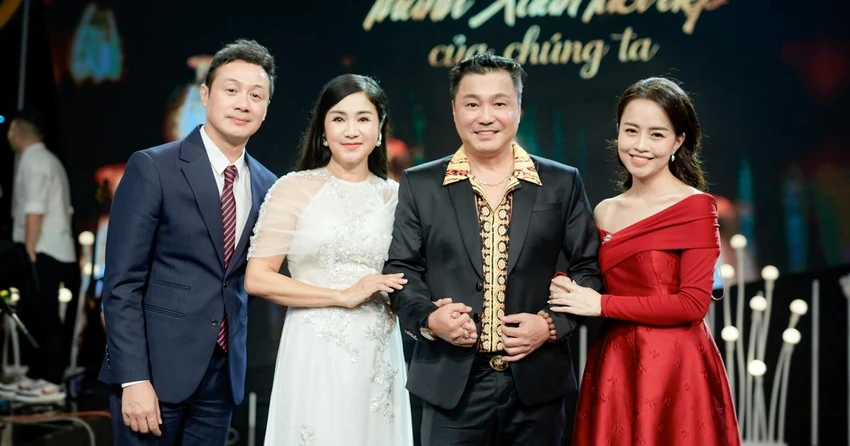 Diễn viên Lý Hùng hội ngộ NSND Thu Hà. Ảnh: NSX