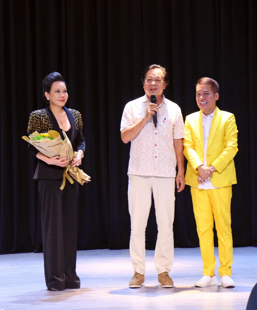 NSND Trần Ngọc Giàu chia sẻ tại buổi ra mắt sân khấu mới của NS Minh Nhí. Ảnh: D.NHẤT NSND Trần Ngọc Giàu chia sẻ tại buổi ra mắt sân khấu mới của NS Minh Nhí. Ảnh: D.NHẤT