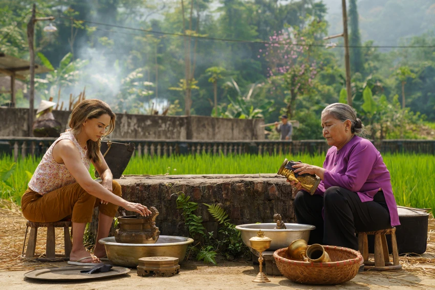 NSƯT Lê Thiện (phải) góp mặt trong bộ phim.- Ảnh: Netflix