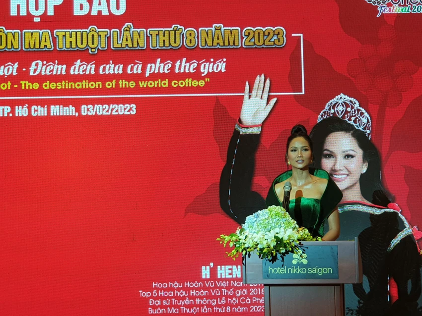 H'Hen Niê chia sẻ trong vai trò đại sứ lễ hội. Ảnh: HÀ NGUYỄN H'Hen Niê chia sẻ trong vai trò đại sứ lễ hội. Ảnh: HÀ NGUYỄN
