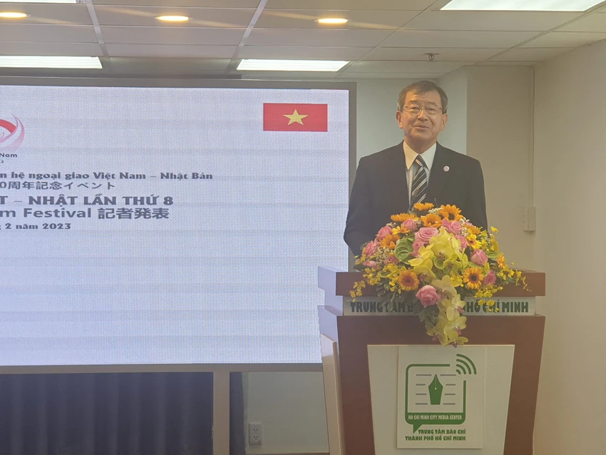 "Năm nay, tuyến metro số 1 đang thi công giai đoạn cuối cùng để hoàn tất đưa vào hoạt động và khai thác thương mại. Đây là biểu tượng cho sự giao lưu, hỗ trợ lẫn nhau giữa Nhật Bản và Việt Nam" - ông Watanabe Nobuhiro chia sẻ. Ảnh: HÀ NGUYỄN "Năm nay, tuyến metro số 1 đang thi công giai đoạn cuối cùng để hoàn tất đưa vào hoạt động và khai thác thương mại. Đây là biểu tượng cho sự giao lưu, hỗ trợ lẫn nhau giữa Nhật Bản và Việt Nam" - ông Watanabe Nobuhiro chia sẻ. Ảnh: HÀ NGUYỄN