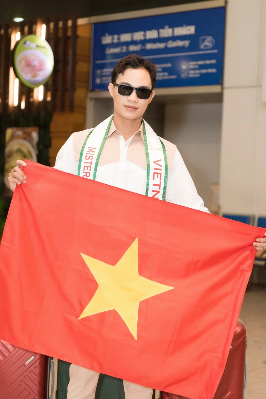 Huỳnh Võ Huy Sơn lên đường sang Indonesia thi Nam vương Du lịch Hoàn vũ 2023. Ảnh: NVCC Huỳnh Võ Huy Sơn lên đường sang Indonesia thi Nam vương Du lịch Hoàn vũ 2023. Ảnh: NVCC