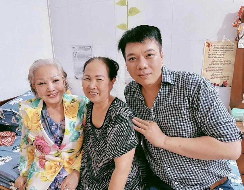 Gia đình nghệ sĩ Hồng Nga thở phào sau khi Youtuber, Tiktoker đã làm ngưng phiền. Ảnh: FBNV Gia đình nghệ sĩ Hồng Nga thở phào sau khi Youtuber, Tiktoker đã làm ngưng phiền. Ảnh: FBNV