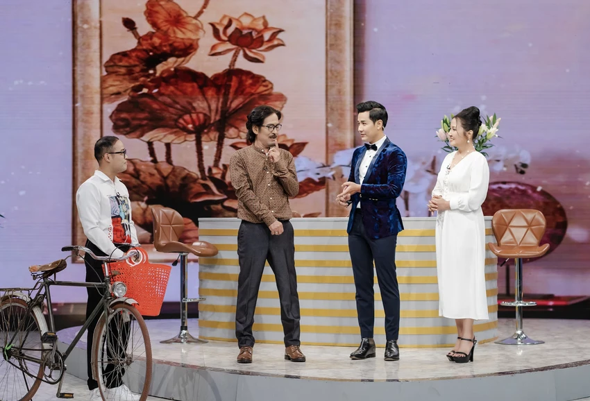 Nghệ sĩ Ngân Quỳnh và Văn Chung chia sẻ nhiều kỷ niệm tại chương trình. Ảnh: VTV