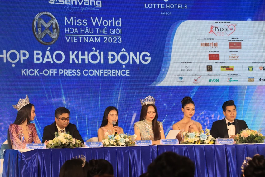 Bà Phạm Kim Dung, trưởng BTC trả lời câu hỏi của báo chí. Ảnh: H.N Bà Phạm Kim Dung, trưởng BTC trả lời câu hỏi của báo chí. Ảnh: H.N